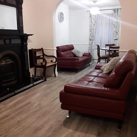 Cosy @ Coleraine Beside Train+Bus Station Exterior foto