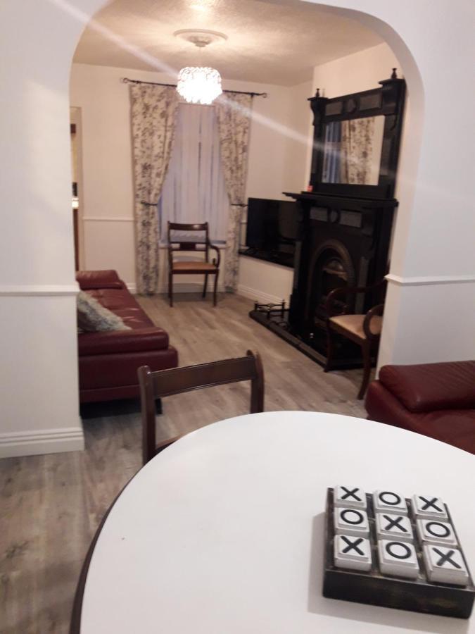 Cosy @ Coleraine Beside Train+Bus Station Exterior foto